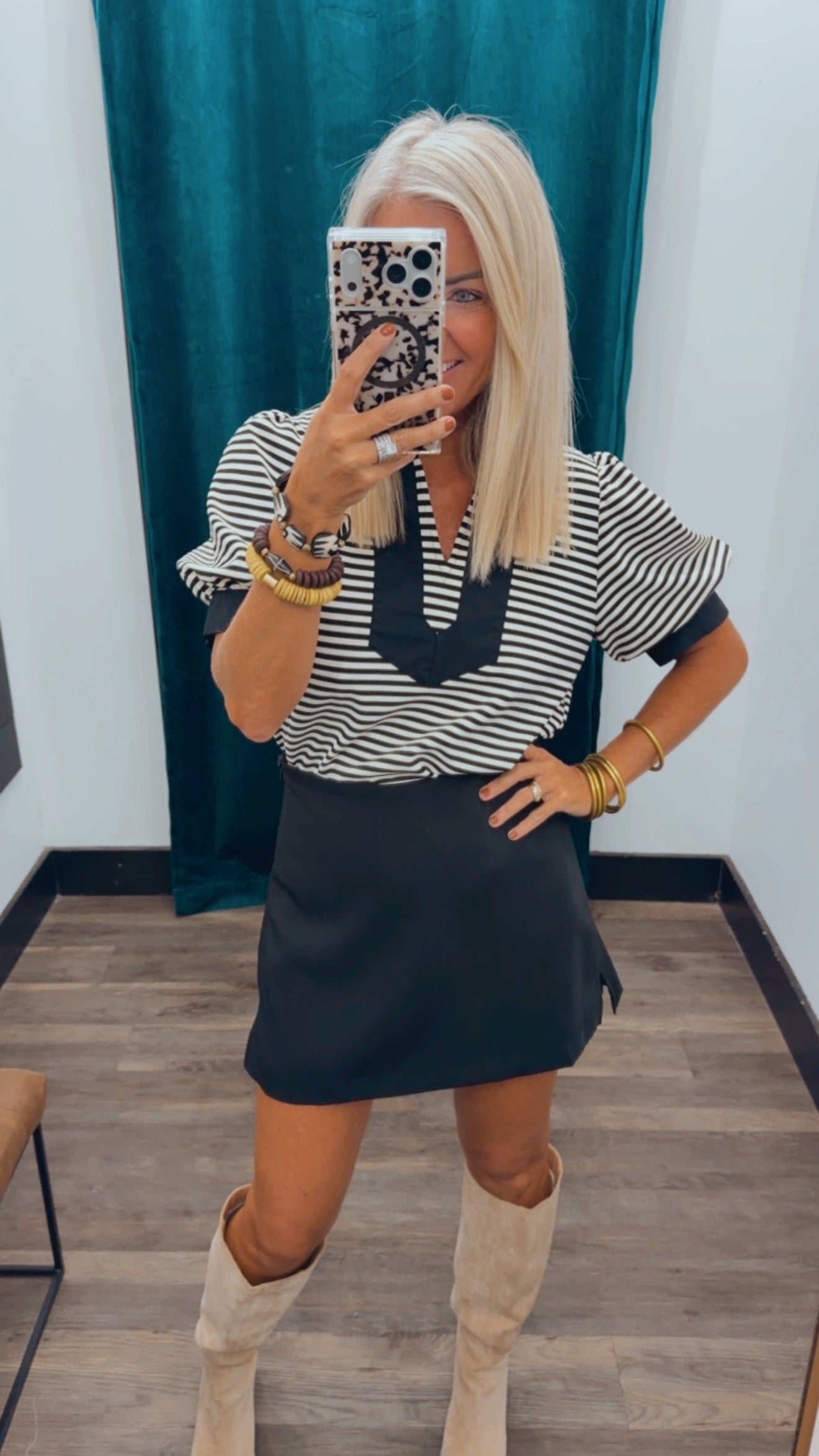 Solid Contrast Detail Stripe Top