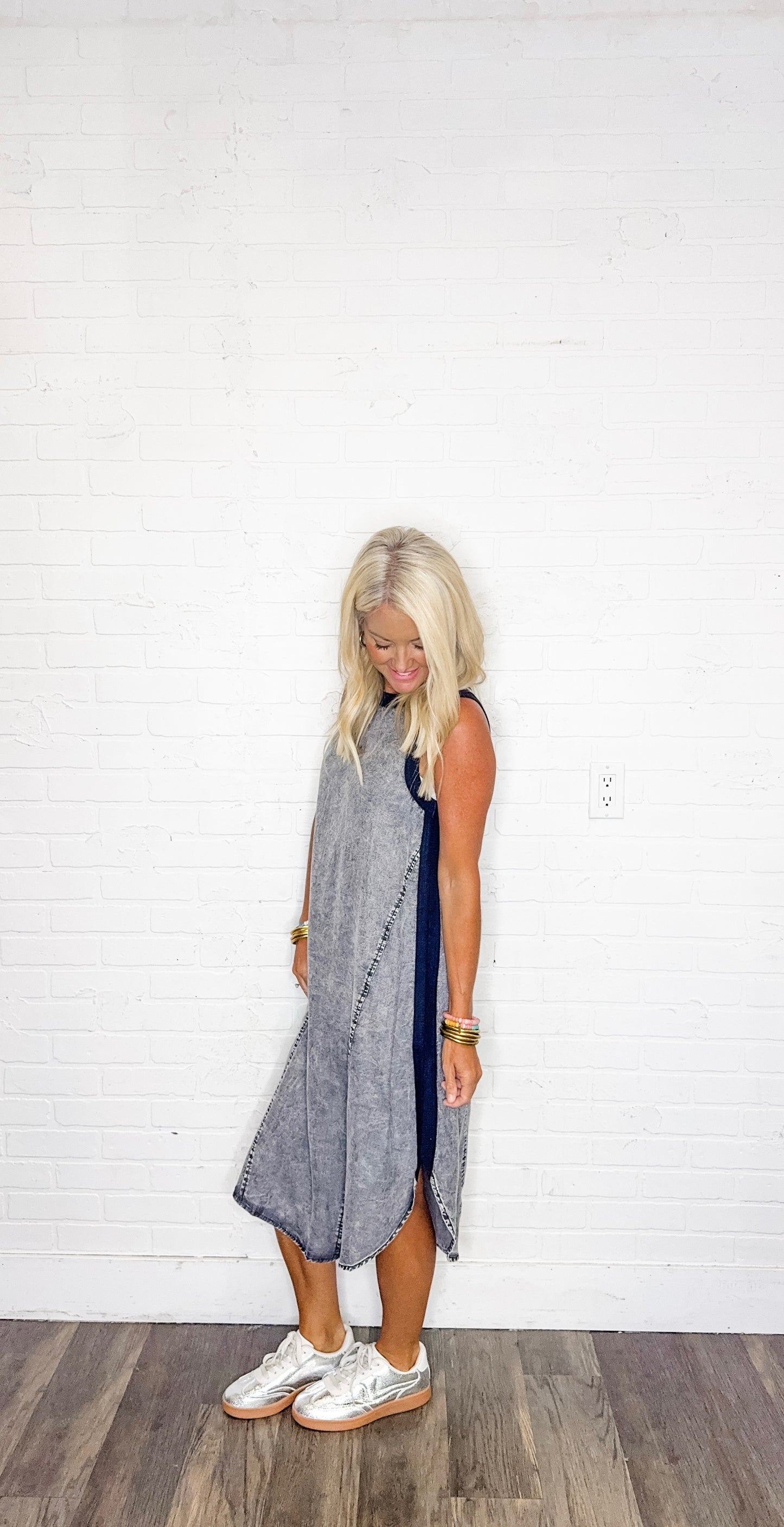 Round Neck Midi Dress w/ Curved Hem