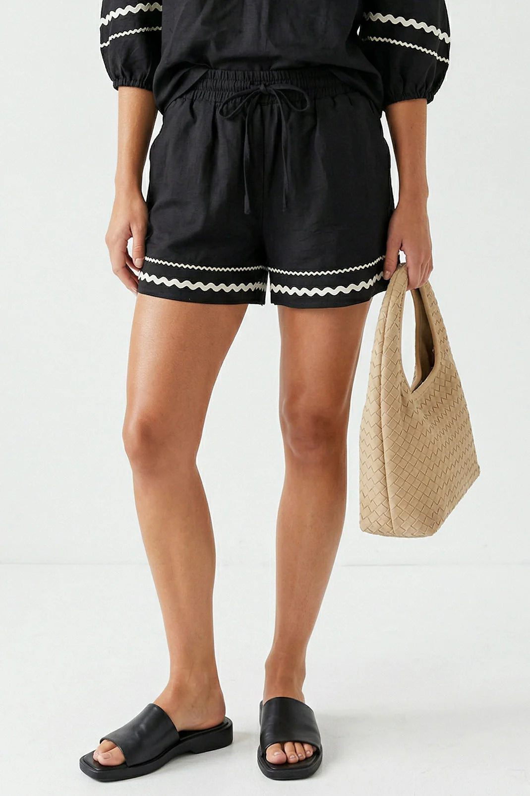 Contrast Trim Linen Short